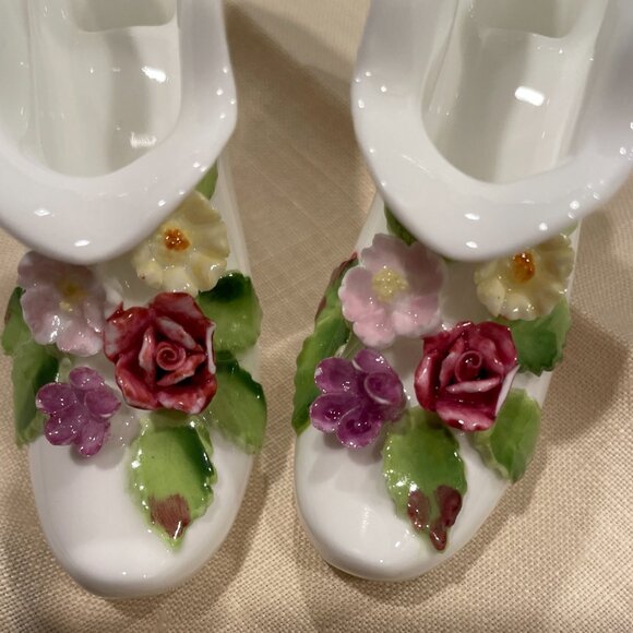 Two Maruri Masterpiece Bone China Miniature White High Heel Shoe Figurines - Picture 2 of 5